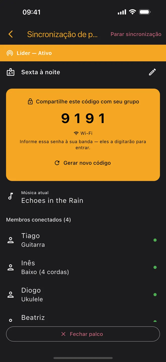 O líder muda de música e todo o palco acompanha de imediato.